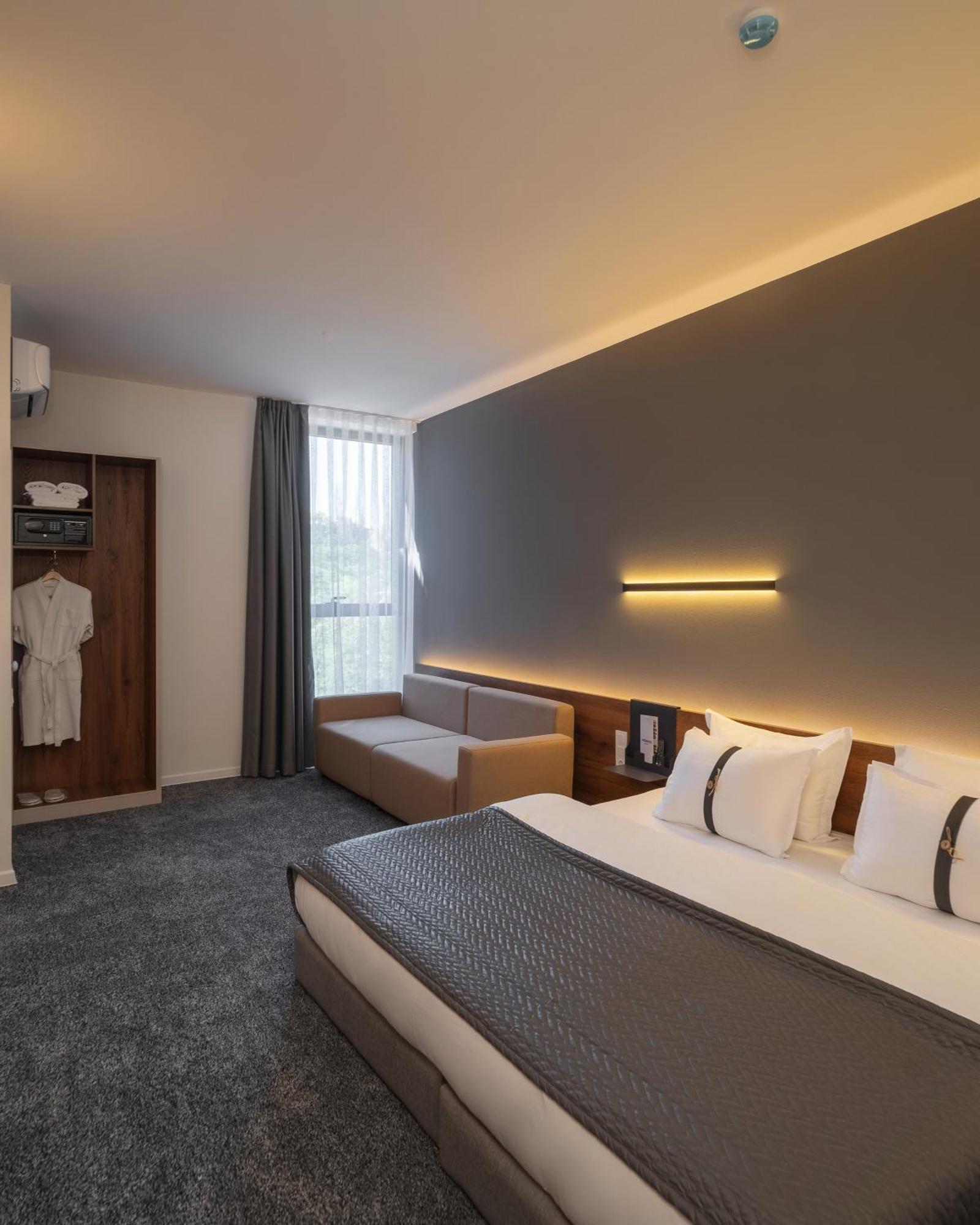 Duo Hotel By Futuro บิชเคก ภายนอก รูปภาพ